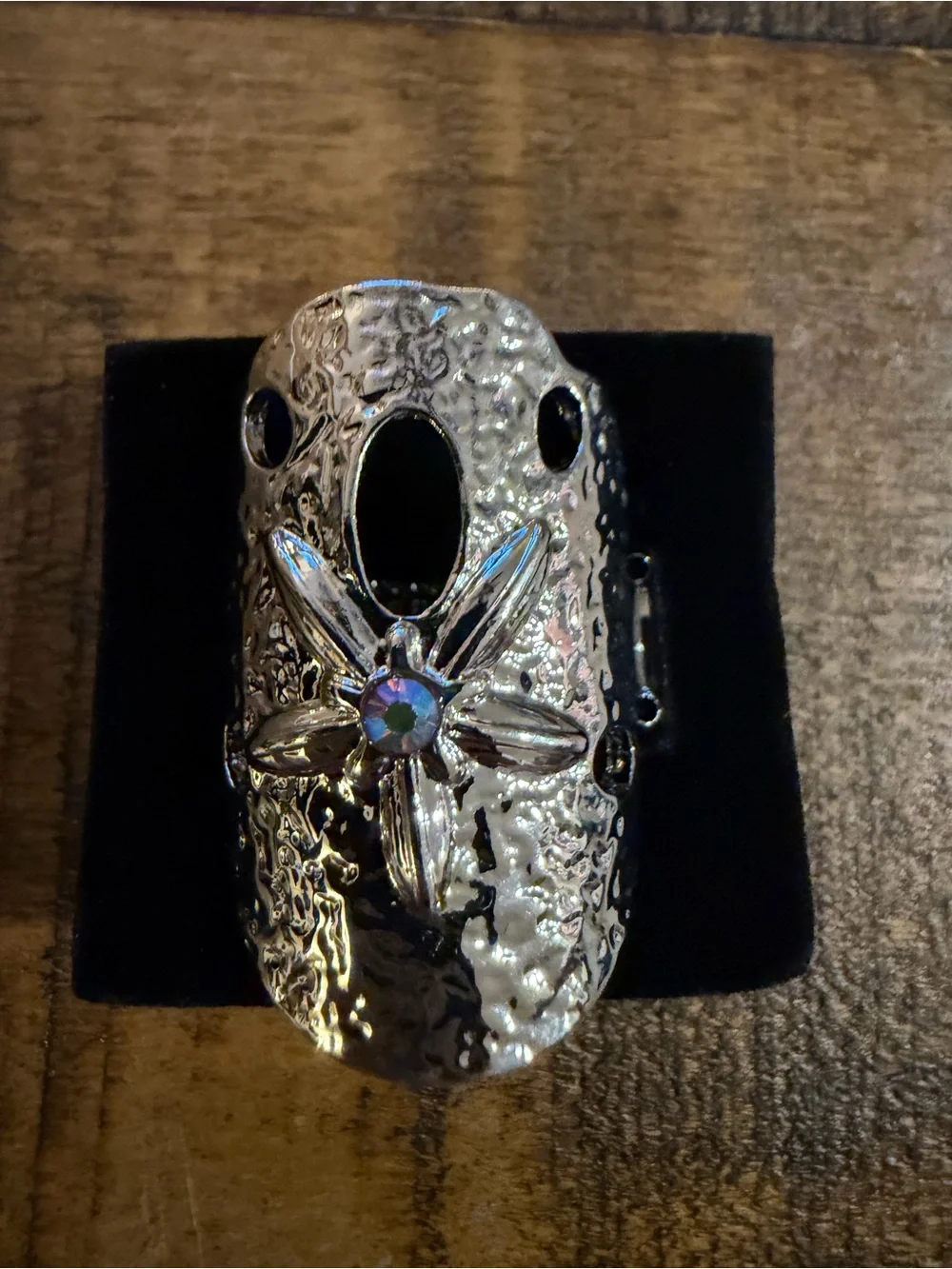Paparazzi Silver Floral Shield Men’s Ring with Iridescent Stone